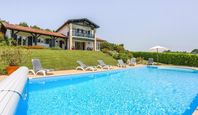 Olhette Villa Sleeps 8 Pool WiFi