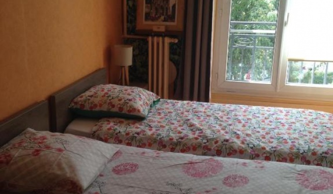 Chambre chez l'habitant sur petite place