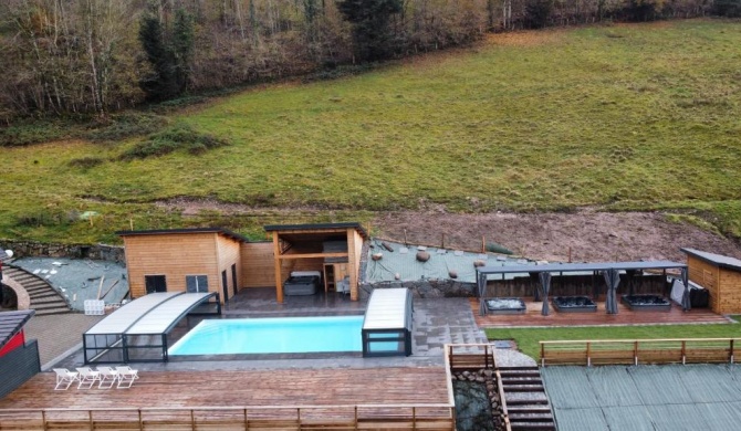 La Ferme de Rochesson, Jacuzzis privatif & Piscine commune