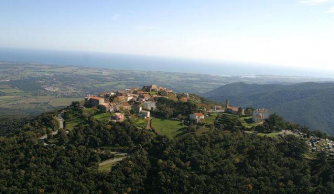 Au coeur de Prunelli village, entre mer et maquis