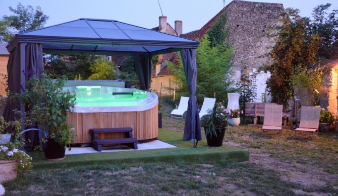 Maison de 3 chambres avec jacuzzi jardin clos et wifi a Le Blanc