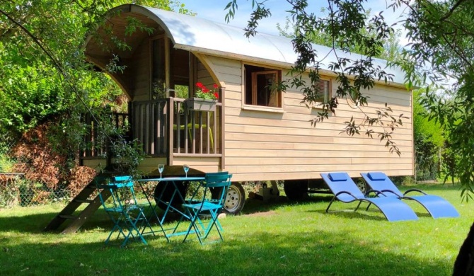 Millygite Chalet-on-wheels by the river