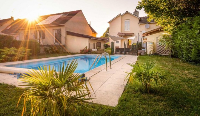 Beautiful House with Pool Montry near Disneyland Paris