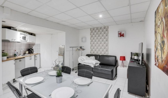 Triplex in Boulevard de Magenta by GuestReady