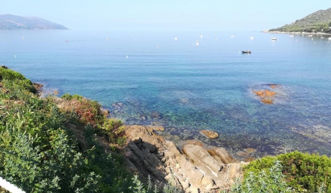 villa pieds dans l'eau avec accès mer et jacuzzi